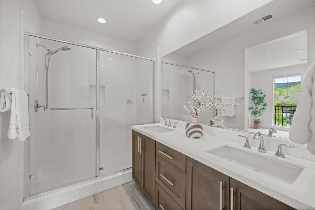https://cdn.realtyfeed.com/cdn/127/306499953/345e52c776713466c2b51010a1d355f4.webp