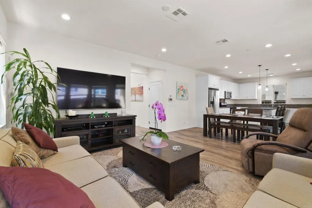 https://cdn.realtyfeed.com/cdn/127/306499961/565ac6d8e3766ff482591a8a35a80cb2.webp