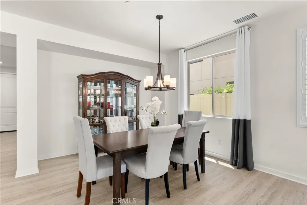 https://cdn.realtyfeed.com/cdn/127/306500147/c254a9c9e1ba3e80b4ade61bd11c8111.webp