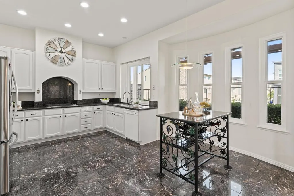 https://cdn.realtyfeed.com/cdn/127/306500281/861b23d7b5fbffd3a3f47d565a06cc58.webp