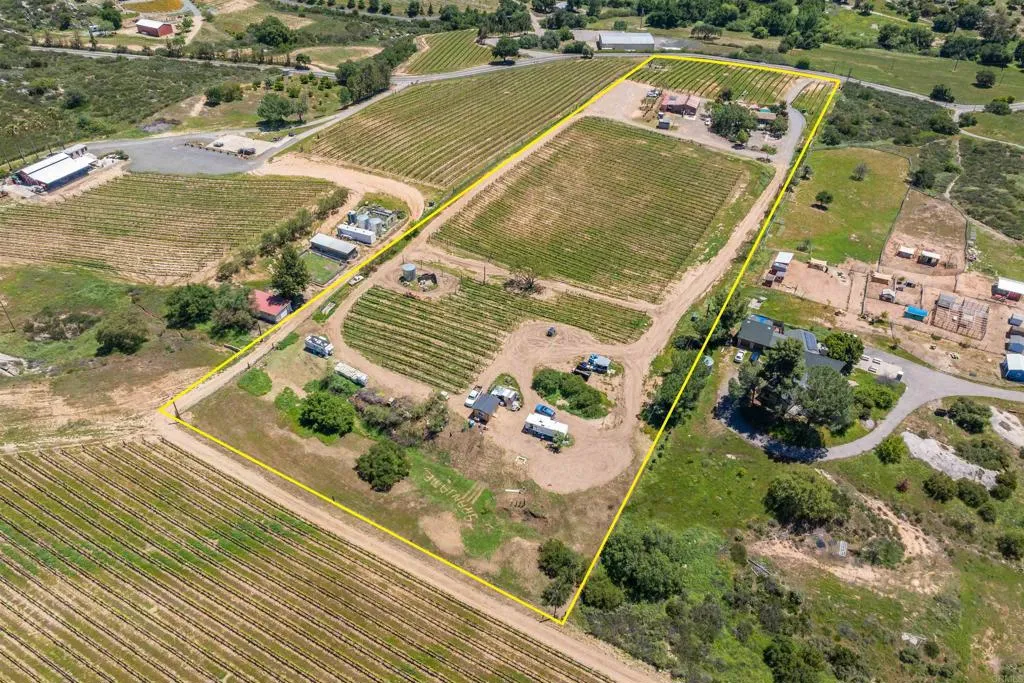 https://cdn.realtyfeed.com/cdn/127/306500350/baae80bd35c847da3992711aae3a9c0a.webp