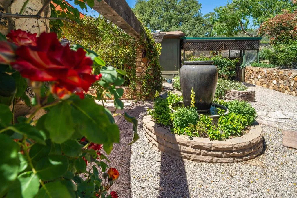 https://cdn.realtyfeed.com/cdn/127/306500350/bcdcda652a1a5312a6e023efb682ff6d.webp