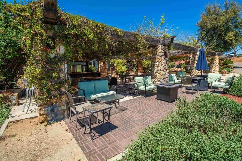 https://cdn.realtyfeed.com/cdn/127/306500350/cffdd9de7fba25297665a36b5d2e1aac.webp