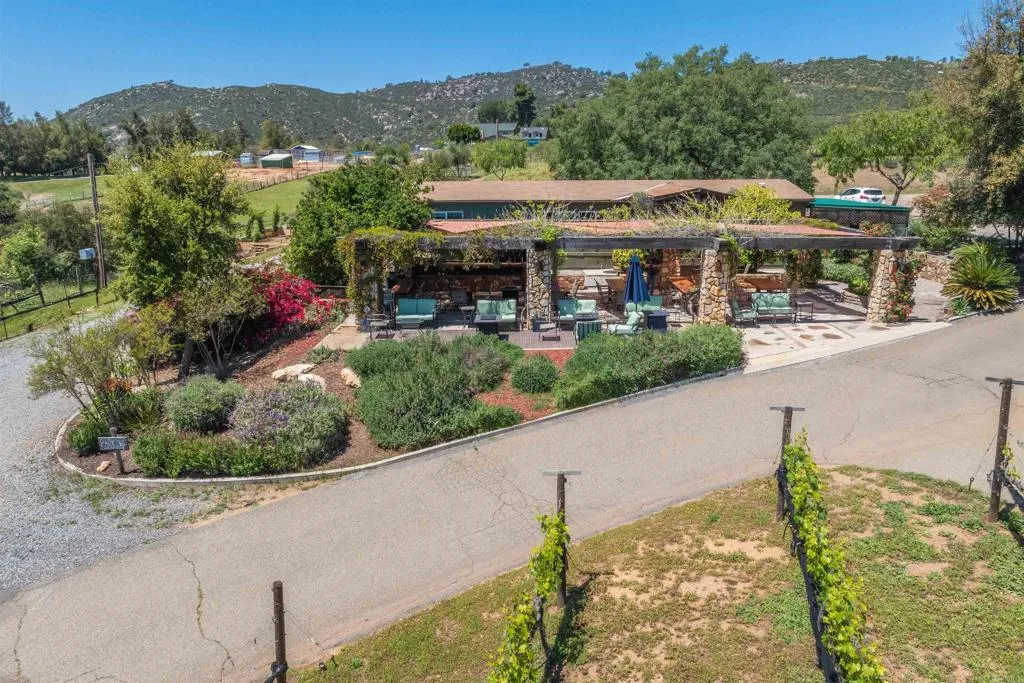 https://cdn.realtyfeed.com/cdn/127/306500350/e313b09cc581cad17d940c9a0e5ff9c7.webp