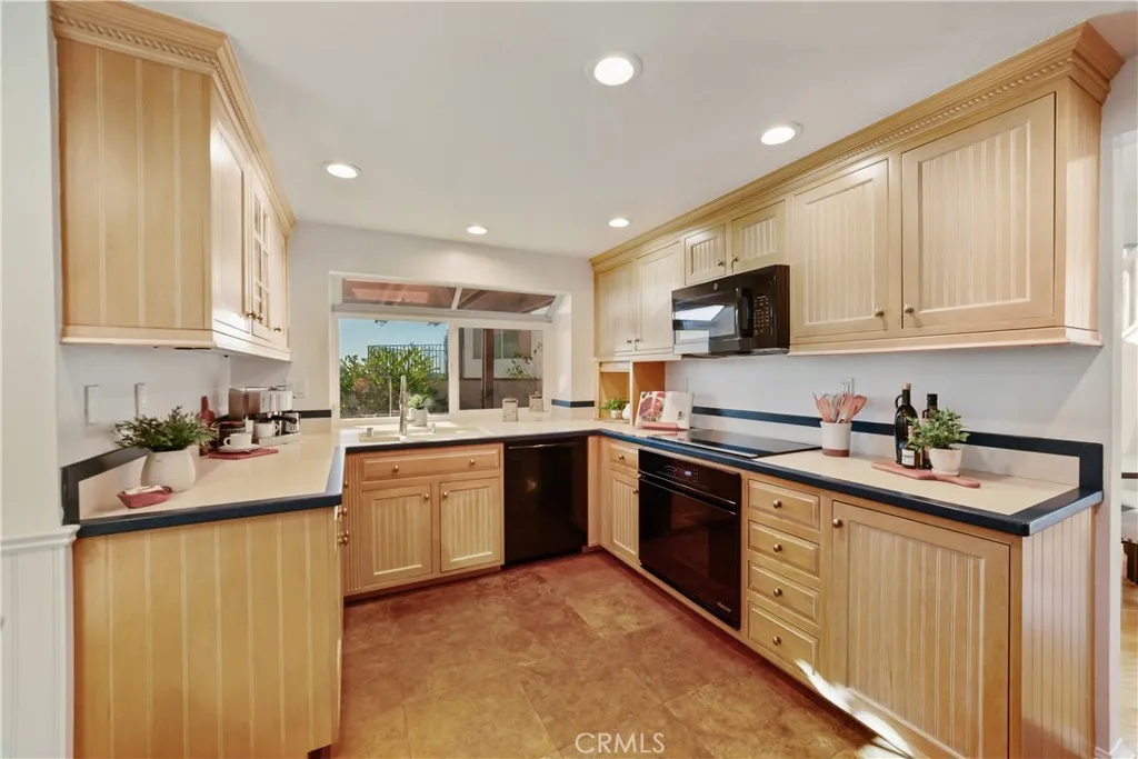 https://cdn.realtyfeed.com/cdn/127/306500496/d4b7f73dbe01324a80681d9d3d7a868d.webp