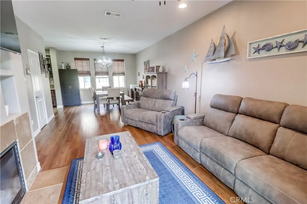 https://cdn.realtyfeed.com/cdn/127/306500515/f149f76f7de0506b28bc61f22bc07fa4.webp