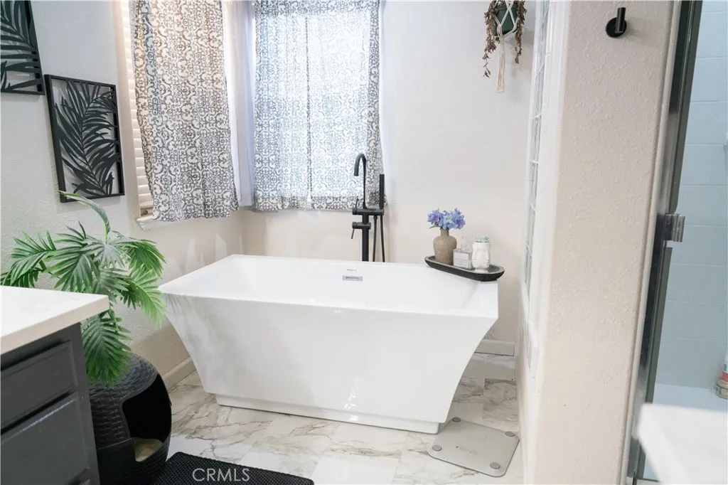 1430 E Laura Court, Visalia, CA 93292 - Photo 4 of 30, Visalia, CA