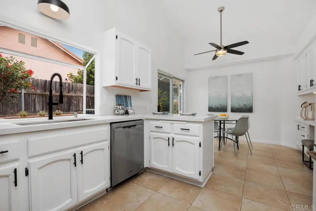 https://cdn.realtyfeed.com/cdn/127/306500856/2d687037f95458f913a233fecb9b8ea8.webp