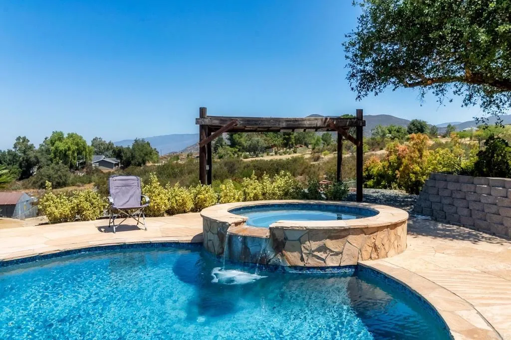 https://cdn.realtyfeed.com/cdn/127/306500981/20351781cfbcf626c1132284e31642c1.webp