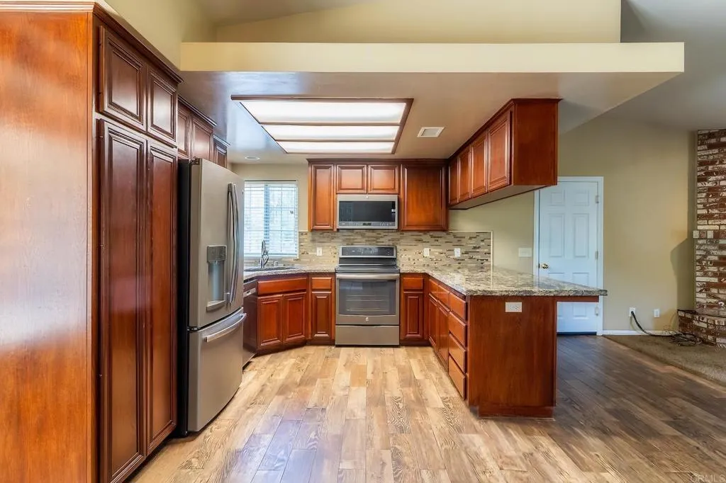 https://cdn.realtyfeed.com/cdn/127/306500981/ebc2a5c2e35d3ff47336b343f547d514.webp