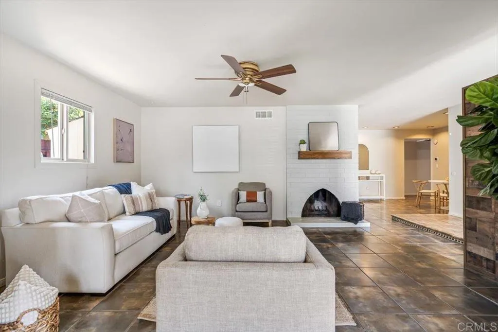 https://cdn.realtyfeed.com/cdn/127/306501018/adfbf697252f68a97ab2185f76caaa2c.webp