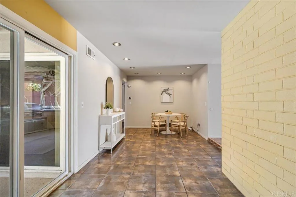 https://cdn.realtyfeed.com/cdn/127/306501018/eb9149e3bfbb2cc9dafb9c1712bed6c4.webp