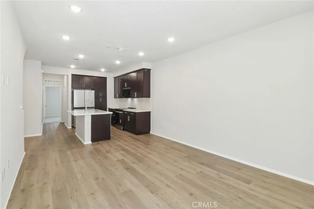 https://cdn.realtyfeed.com/cdn/127/306501112/0acd35a39be78b14ce42770389aed273.webp