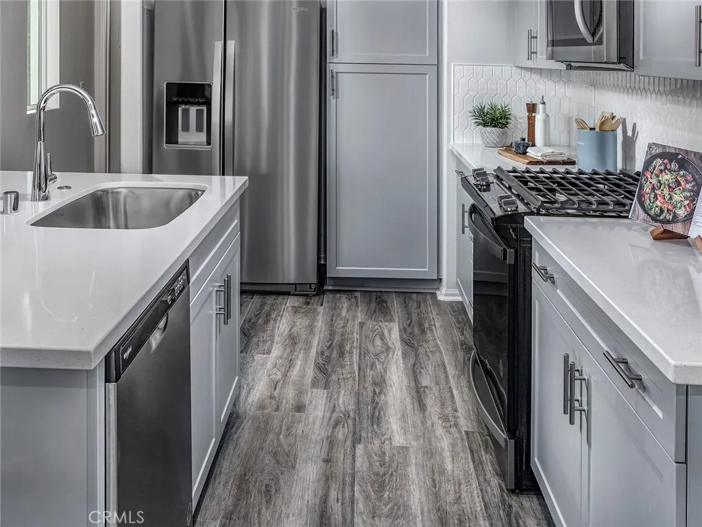 Photo #4: OC25163016 Listing 