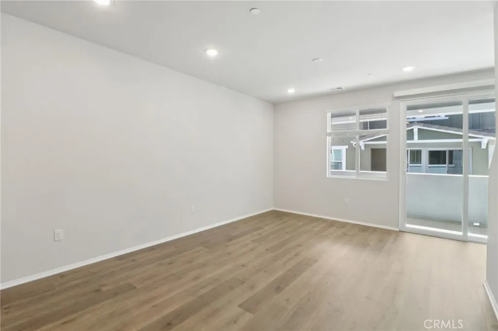 Photo #5: OC25163016 Listing: Photo #5