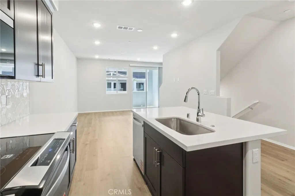 https://cdn.realtyfeed.com/cdn/127/306501112/d5f8ae80a6817832d32347a2a22713a6.webp