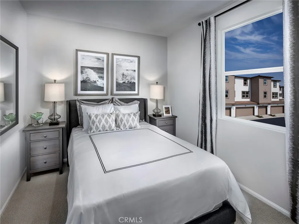 Photo #4: OC25163015 Listing 