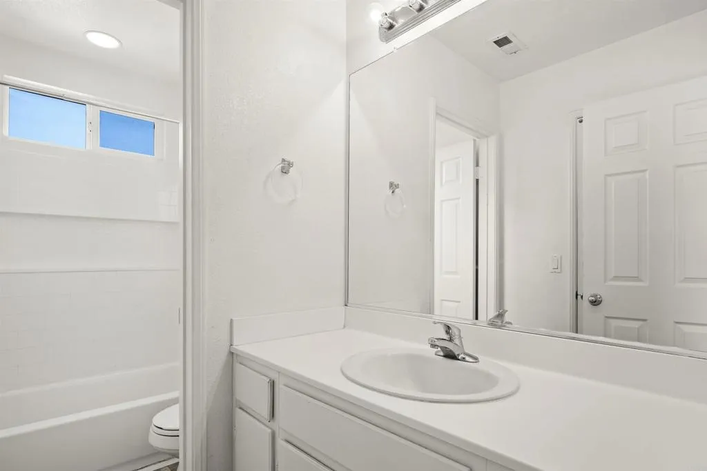 https://cdn.realtyfeed.com/cdn/127/306501143/2fec3e3acaf9b0db2ef31b0d6f56627e.webp