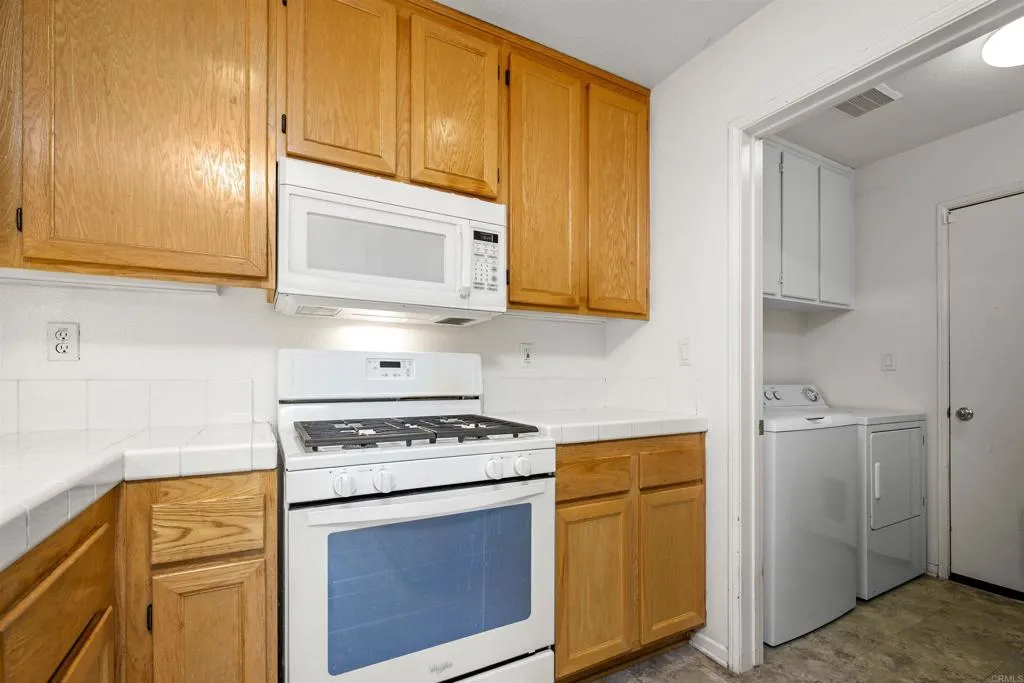 https://cdn.realtyfeed.com/cdn/127/306501143/ed7f1444e467324ded60ee51190b1b6e.webp
