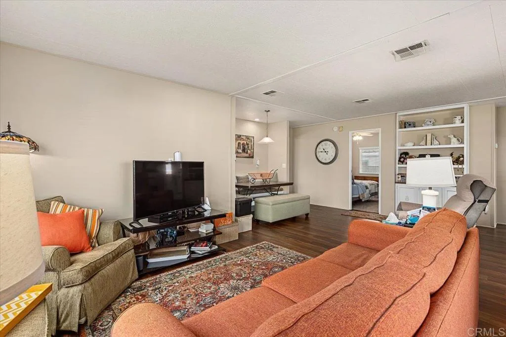 https://cdn.realtyfeed.com/cdn/127/306501319/6c66ad2e27b00aa32a77155c37d5ba5b.webp