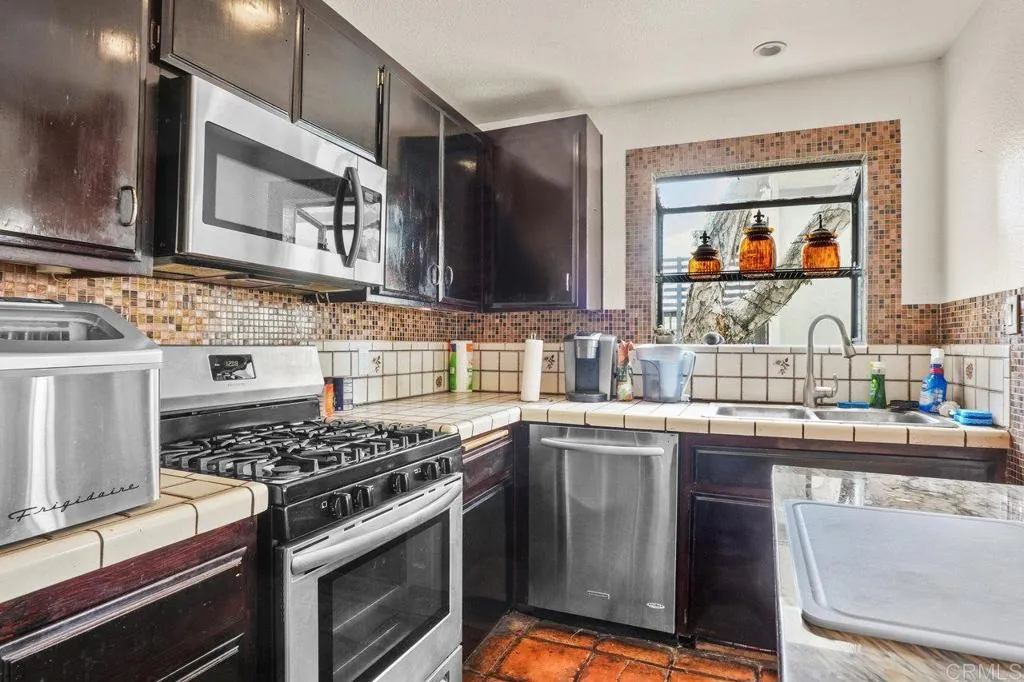 Photo #8: PTP2505623 Listing: Photo #8