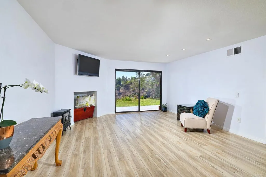 Photo #5: NDP2507294 Listing 
