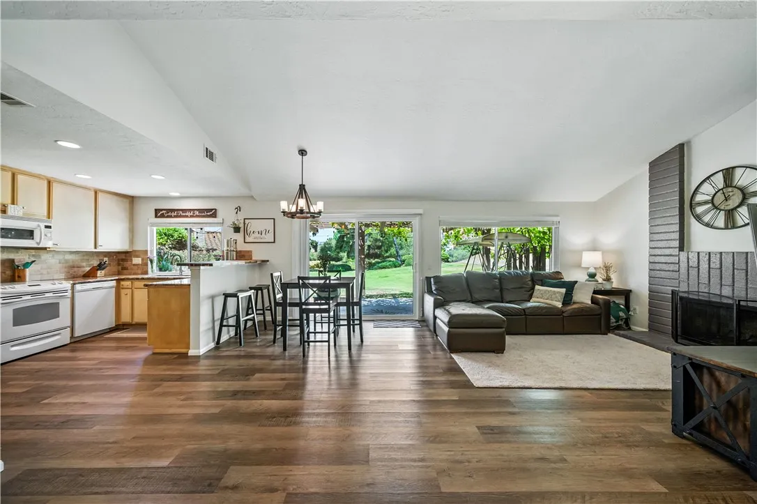 Photo #10: SW25164781 Listing: Photo #10