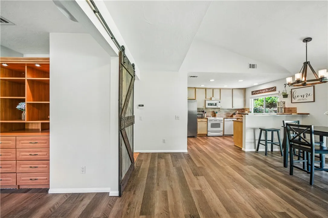 Photo #9: SW25164781 Listing: Photo #9