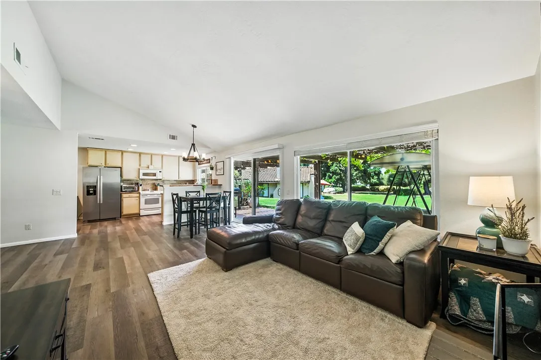 Photo #8: SW25164781 Listing: Photo #8