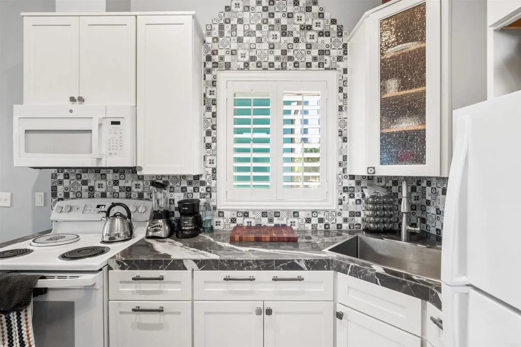 https://cdn.realtyfeed.com/cdn/127/306501672/155ad9a0062e554df9a0e07aaefd3809.webp