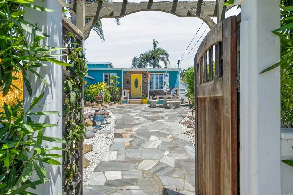 https://cdn.realtyfeed.com/cdn/127/306501672/2d341f6e7e9a5bdacb9b468efa83728d.webp