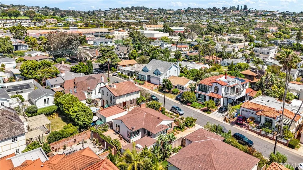 https://cdn.realtyfeed.com/cdn/127/306502119/9bc7566482e58622624e0d17ada7160c.webp