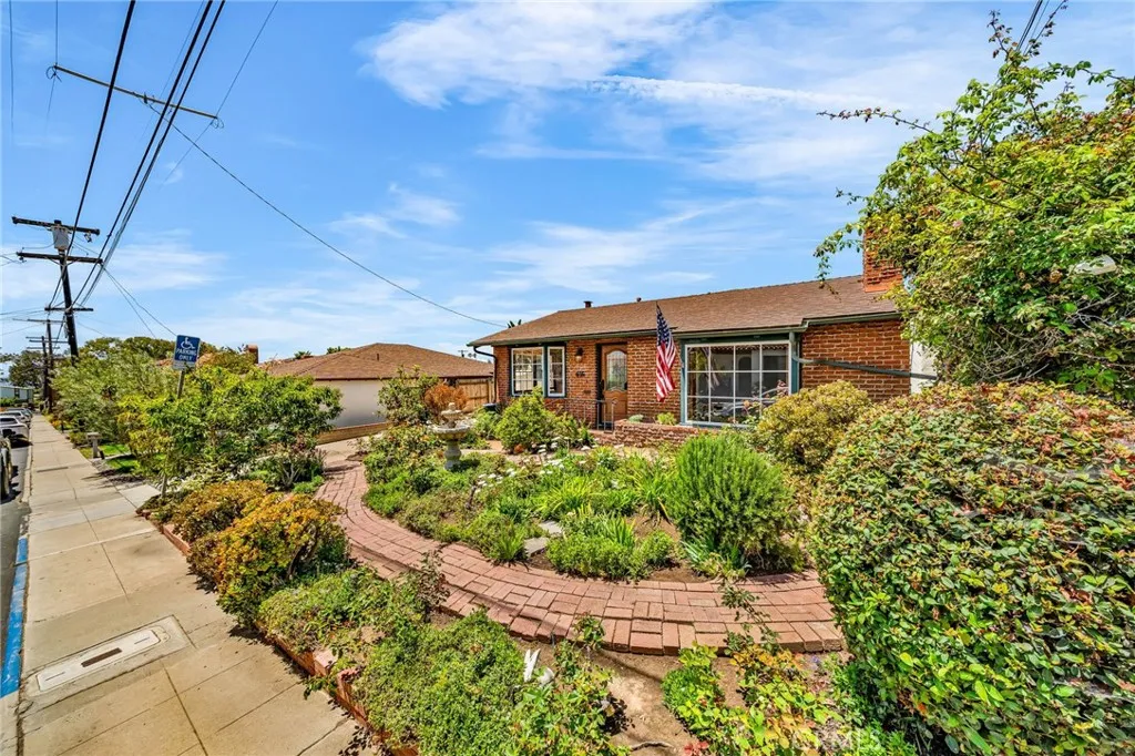 https://cdn.realtyfeed.com/cdn/127/306502119/aaba6897895e141d8899e9856f5e6268.webp