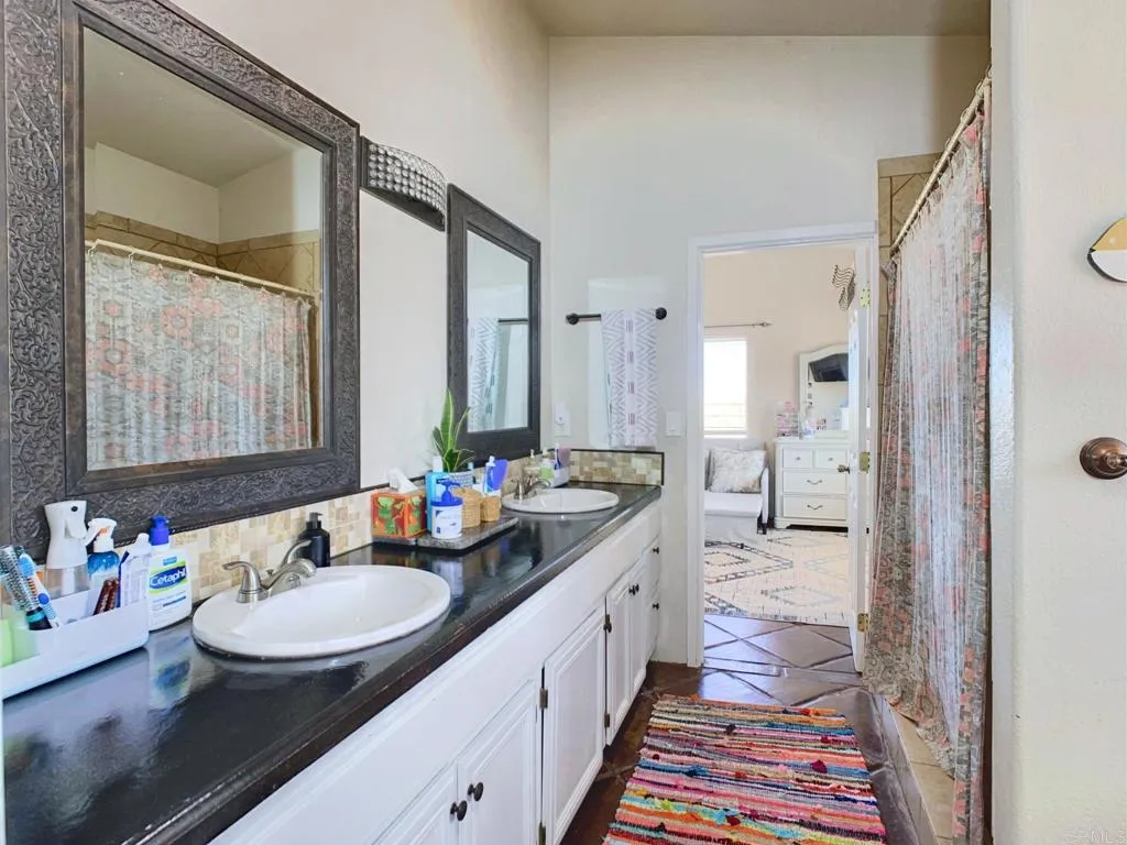 https://cdn.realtyfeed.com/cdn/127/306502234/76d99d68735acf6748f51f9c39ea2e96.webp