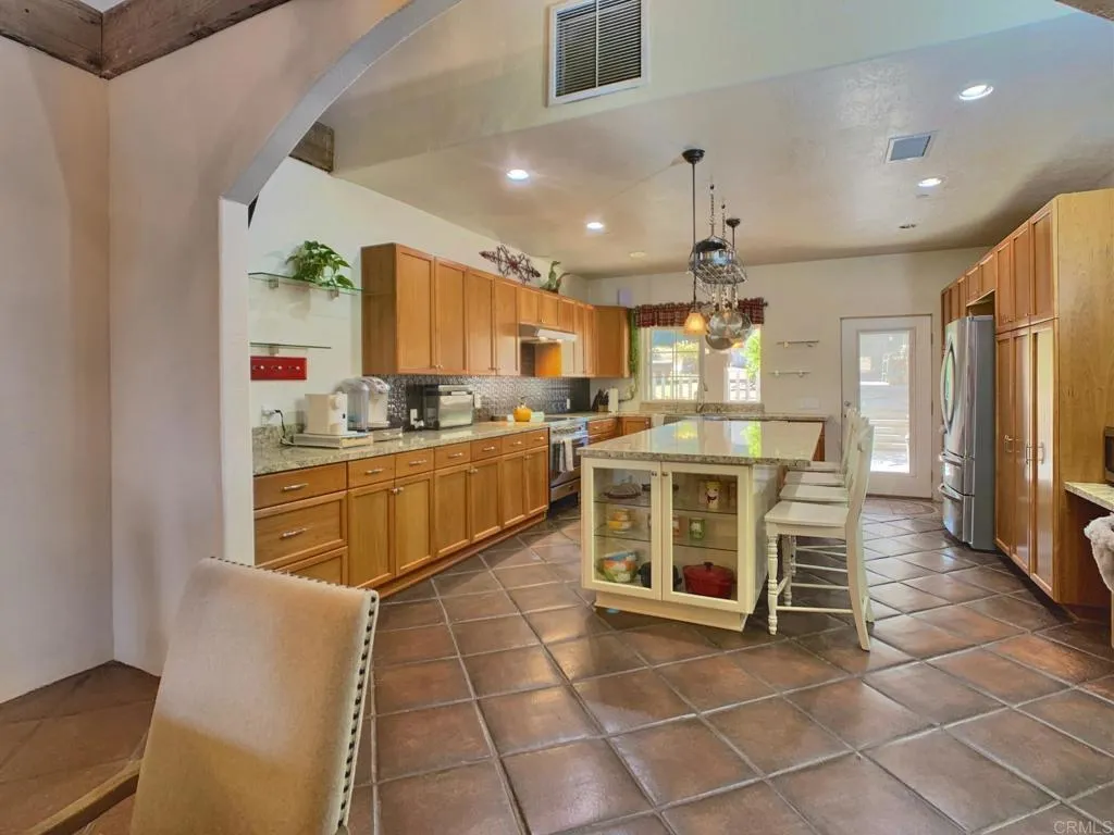 https://cdn.realtyfeed.com/cdn/127/306502234/a53fc509fd31f78168fd3440ce9dacad.webp