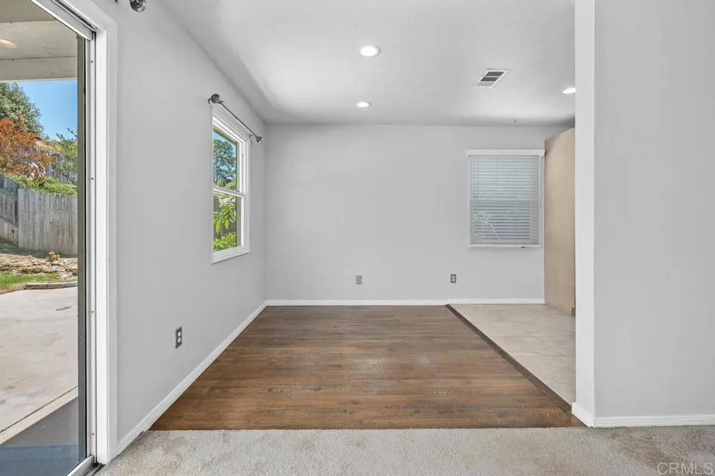 https://cdn.realtyfeed.com/cdn/127/306502255/314d1a669ec7c07bcad95fa178a6b221.webp
