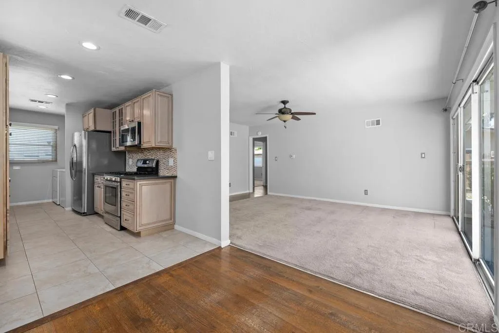 https://cdn.realtyfeed.com/cdn/127/306502255/707a7ff1896e4e8273258d721e90ea80.webp