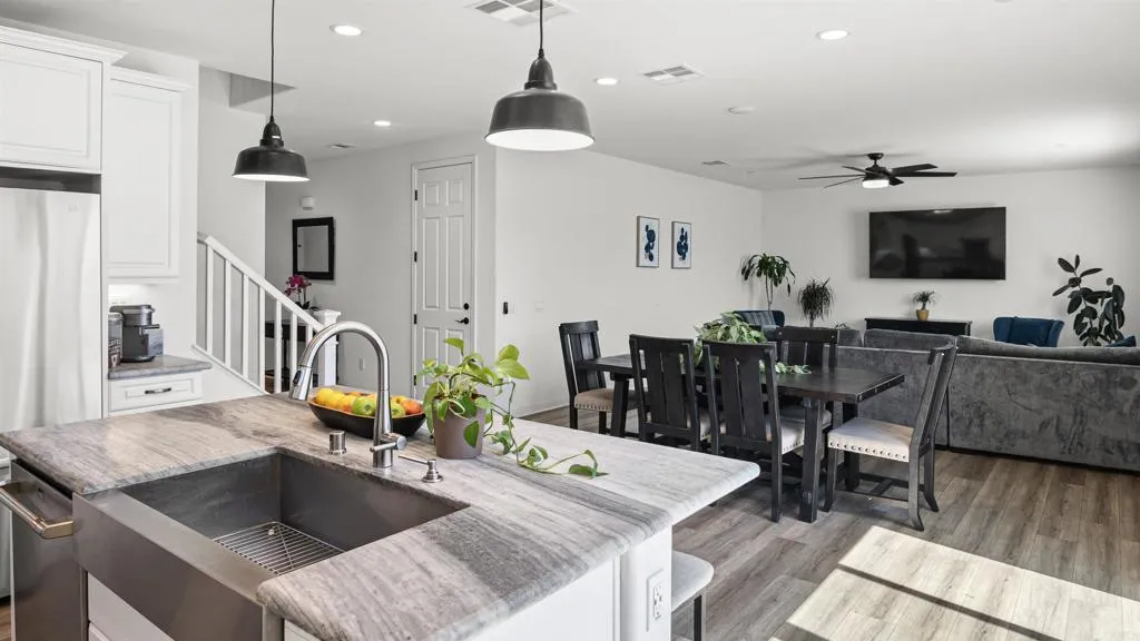 https://cdn.realtyfeed.com/cdn/127/306502300/0d70db10f7dc7158f095093cc35b1672.webp