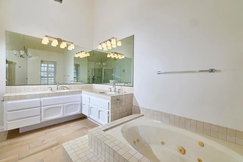 https://cdn.realtyfeed.com/cdn/127/306502308/de43d58c21685a9af669cbebb1852c2c.webp