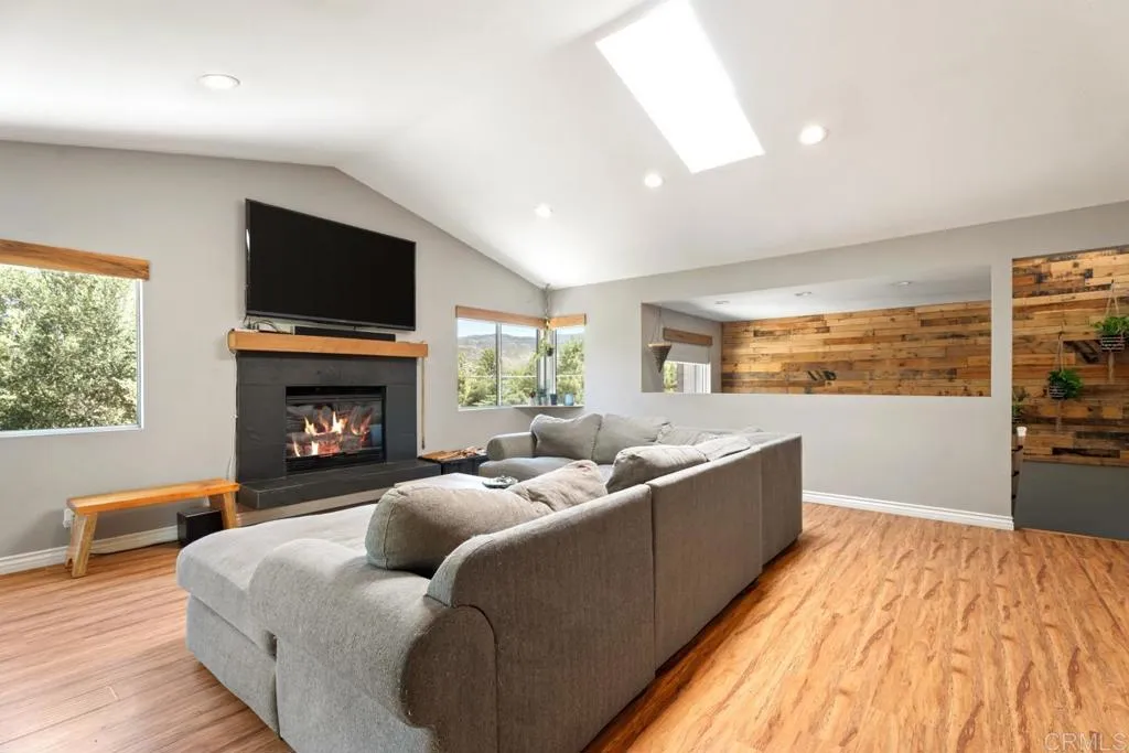 https://cdn.realtyfeed.com/cdn/127/306502412/7b4bf0fd58e704d2984eb524d0add1ca.webp