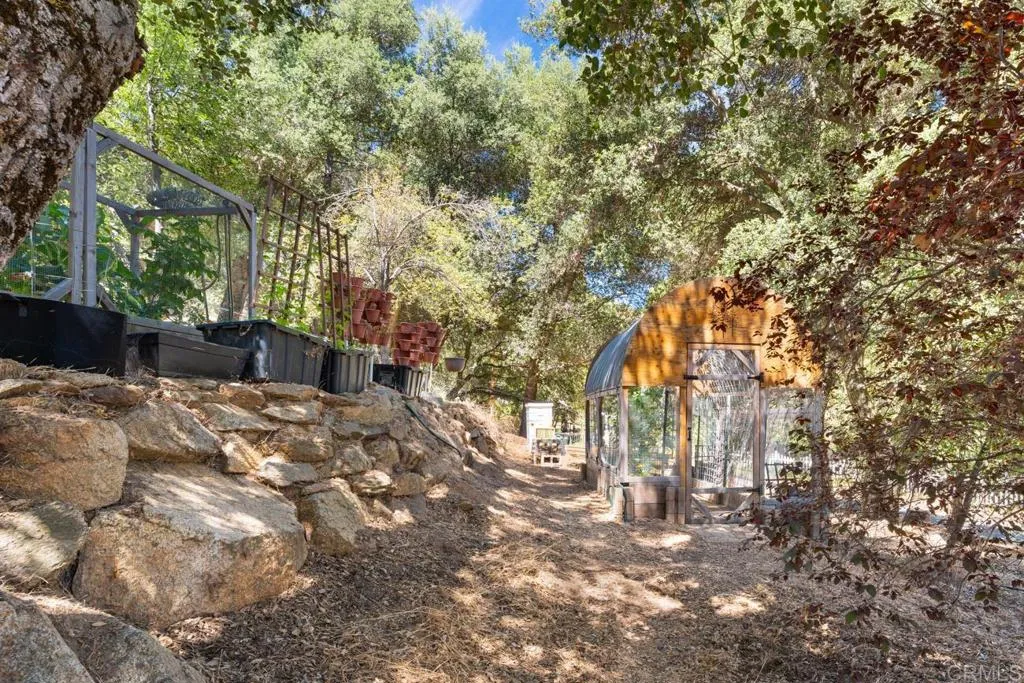 https://cdn.realtyfeed.com/cdn/127/306502412/8cb4700f5612619034cc960e6205daae.webp