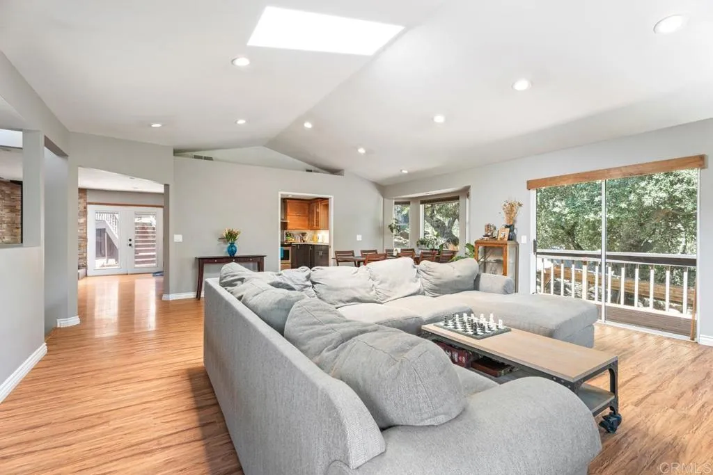 https://cdn.realtyfeed.com/cdn/127/306502412/acf3886271394f59f678c025ca7df6ba.webp