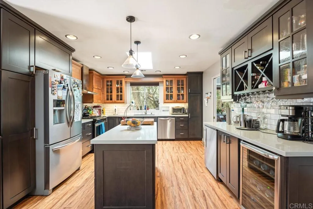 https://cdn.realtyfeed.com/cdn/127/306502412/bf1d9624df1cfaf198f7300cfba25096.webp