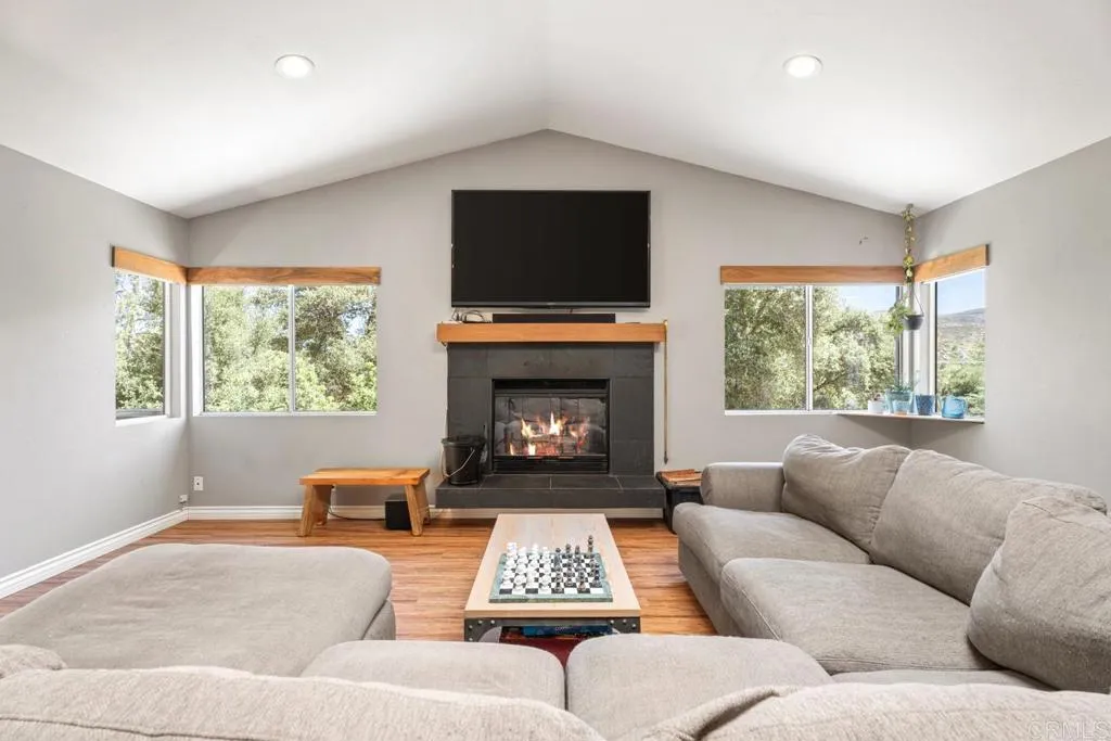 https://cdn.realtyfeed.com/cdn/127/306502412/f077395cb12214b66492248f138d935f.webp
