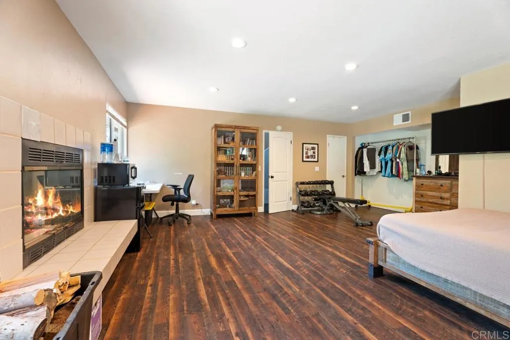 https://cdn.realtyfeed.com/cdn/127/306502412/f38c2d6d5d5d6f3b5a24616486dda4b4.webp