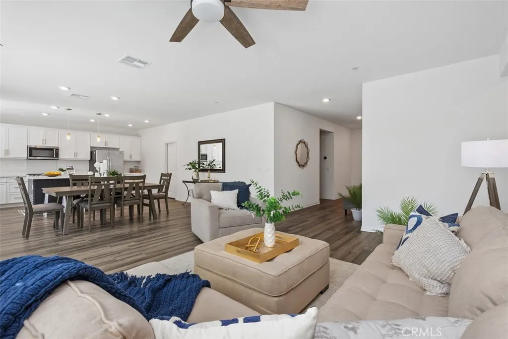 https://cdn.realtyfeed.com/cdn/127/306502433/82018a5ae5e1a04694152f8167318f97.webp