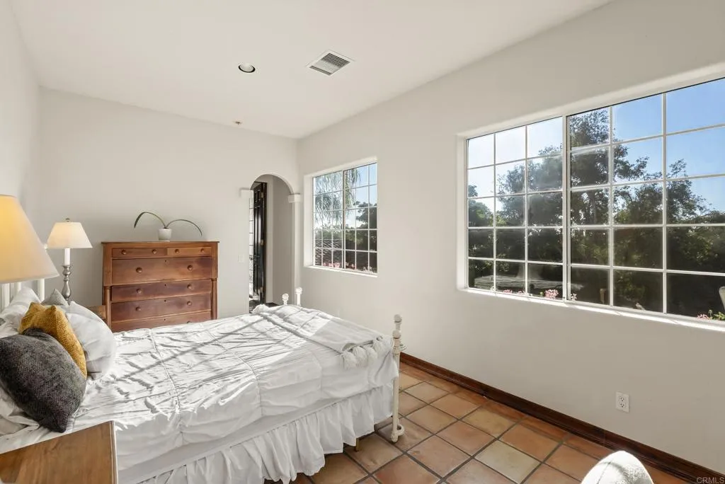 https://cdn.realtyfeed.com/cdn/127/306502637/4507ec647f4b57816a7f2e00e114c692.webp