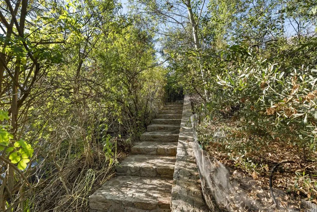 https://cdn.realtyfeed.com/cdn/127/306502637/da6e6e212cecc22640ec5e977483aef1.webp