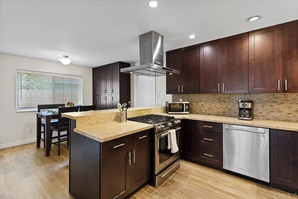 https://cdn.realtyfeed.com/cdn/127/306502832/ff6c2a39d92c97aa8fd78eb616703f21.webp
