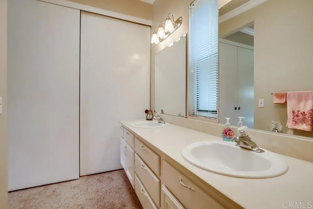 https://cdn.realtyfeed.com/cdn/127/306502984/8ac3a1320a21d14508f67cff4ae66356.webp
